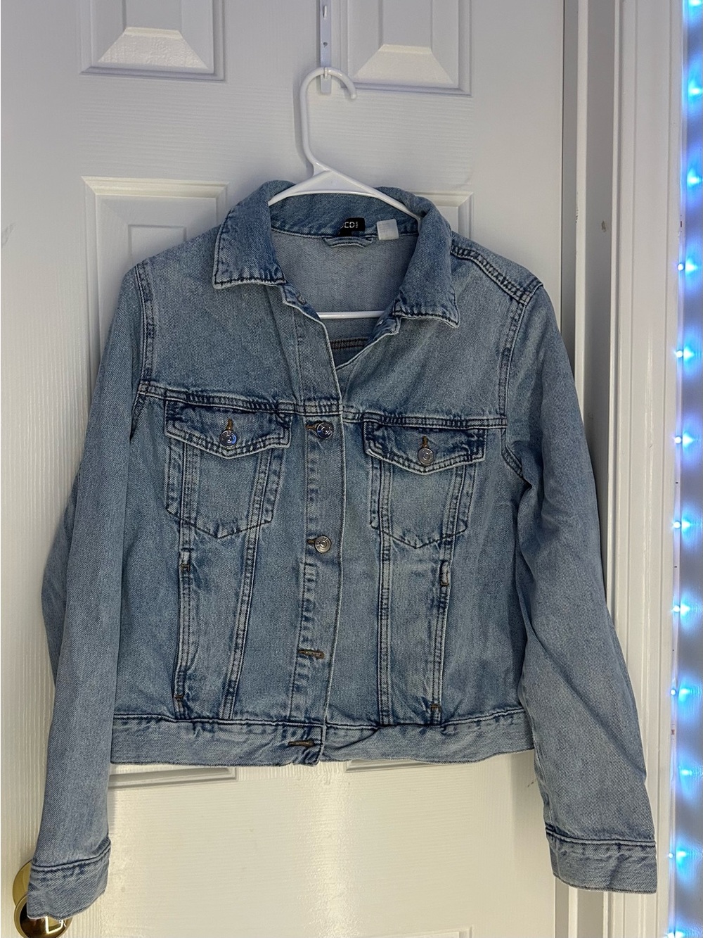 Classic Light Blue Denim Jacket - Unbranded